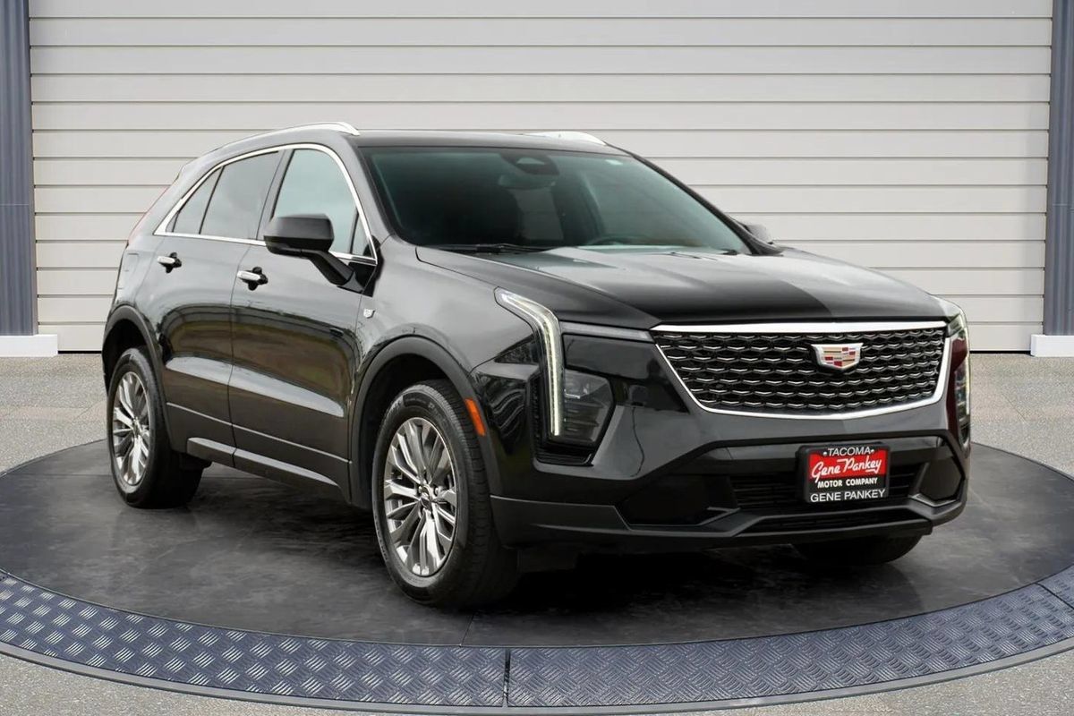 Used 2024 Cadillac XT4 Premium Luxury AWD/4WD image 1