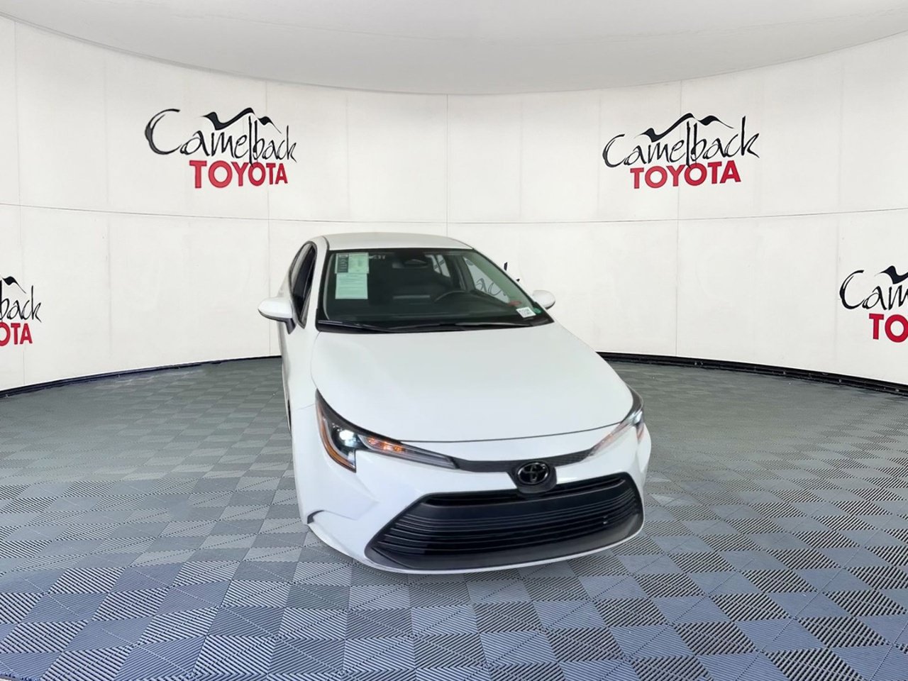 Used 2025 Toyota Corolla LE FWD image 6