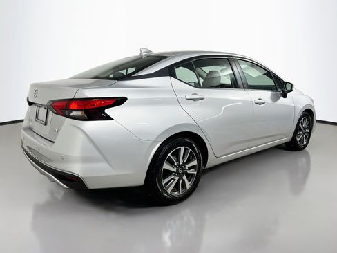 Used 2021 Nissan Versa SV FWD image 4