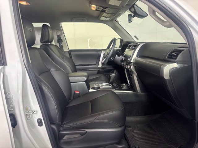 Used 2024 Toyota 4Runner TRD Sport AWD/4WD image 4