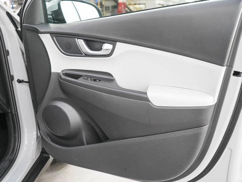 Certified 2023 Hyundai Kona SEL w/ Convenience Package FWD image 9