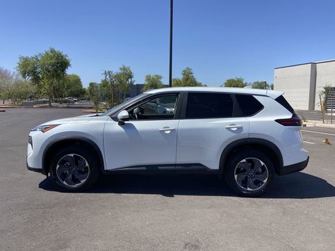 Used 2025 Nissan Rogue SV FWD image 4