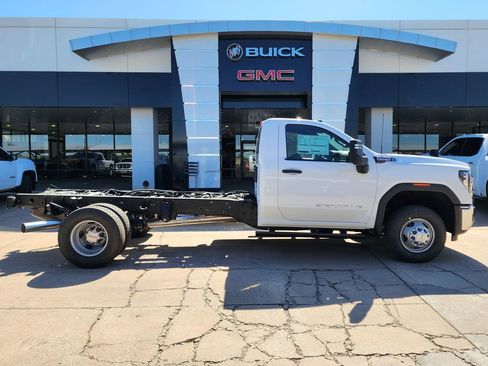 New 2026 GMC Sierra 3500 Pro AWD/4WD image 2