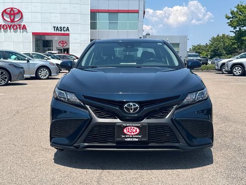 Used 2021 Toyota Camry SE w/ Cold Weather Package FWD image 2