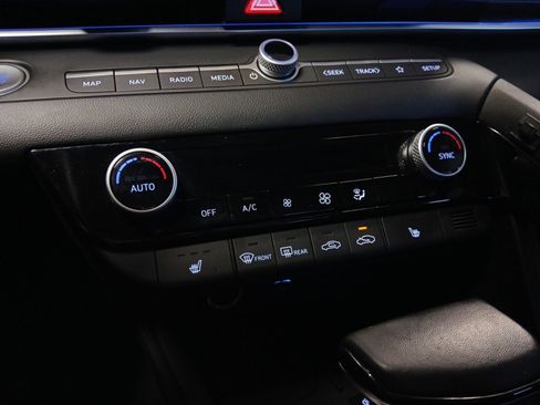 Certified 2024 Hyundai Elantra SEL w/ Convenience Package image 20