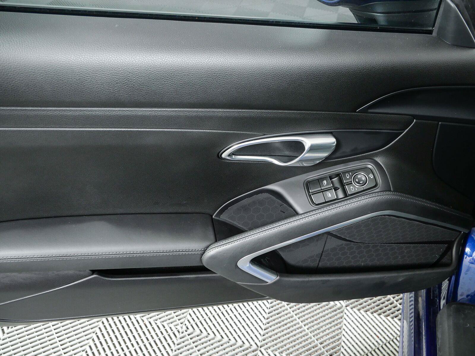 Certified 2024 Porsche 718 Cayman GTS RWD image 6