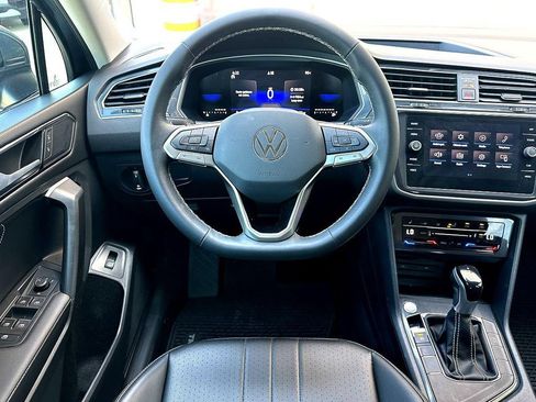 Used 2024 Volkswagen Tiguan SE FWD image 23