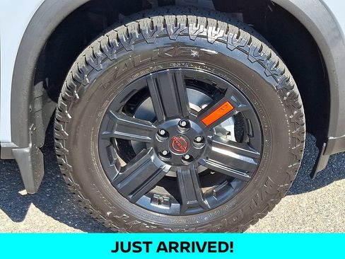 Used 2025 Nissan Rogue SV AWD/4WD image 8