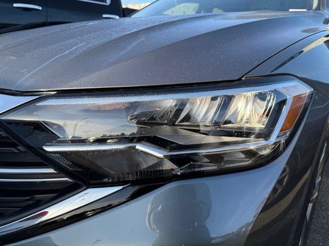 Used 2024 Volkswagen Jetta SE FWD image 5