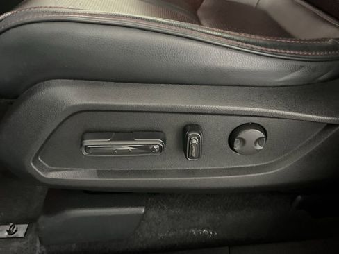 Used 2023 Honda Pilot Elite image 3