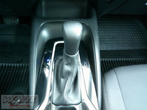 Used 2020 Toyota Corolla LE image 19