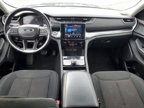 Used 2022 Jeep Grand Cherokee Laredo w/ Luxury Tech Group I AWD/4WD image 23