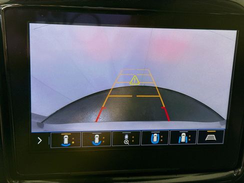 Used 2021 Chevrolet Traverse LT w/ LT Premium Package image 19