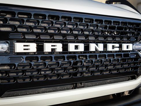 New 2025 Ford Bronco Badlands image 12