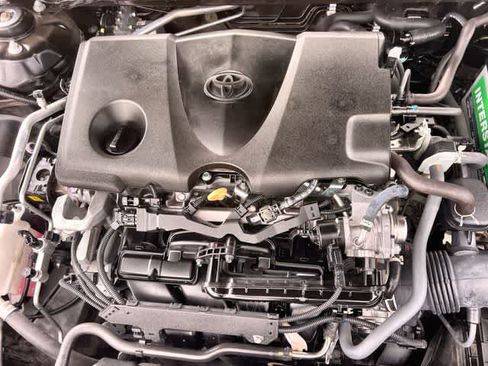 Used 2022 Toyota Camry LE w/ Carpet Mat Package (TMS) FWD image 10