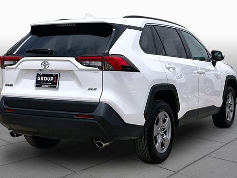 Used 2025 Toyota RAV4 XLE FWD image 12