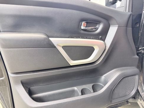 Used 2020 Nissan Titan SV w/ SV Convenience Package AWD/4WD image 9
