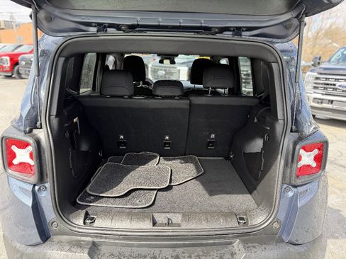 Used 2021 Jeep Renegade Latitude AWD/4WD image 7