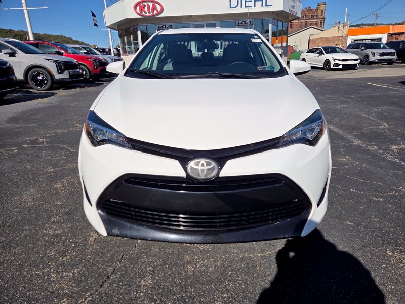 Used 2018 Toyota Corolla LE FWD image 2