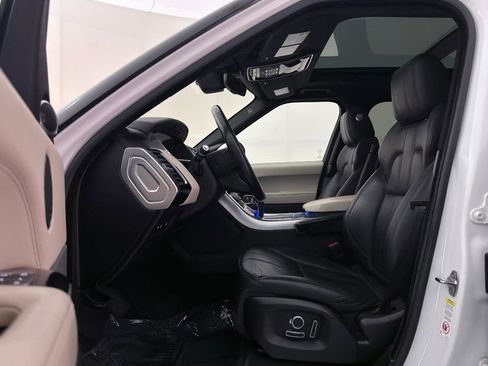 Used 2017 Land Rover Range Rover Sport HSE image 18