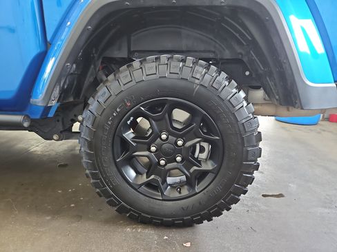 Used 2023 Jeep Gladiator Willys image 23