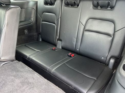 Used 2023 Nissan Pathfinder SL AWD/4WD image 16