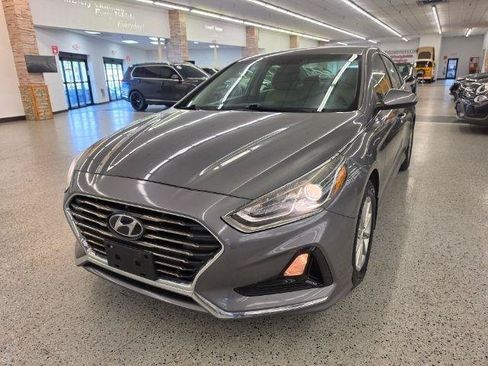 Used 2019 Hyundai Sonata SE w/ Winter Weather Package FWD image 2