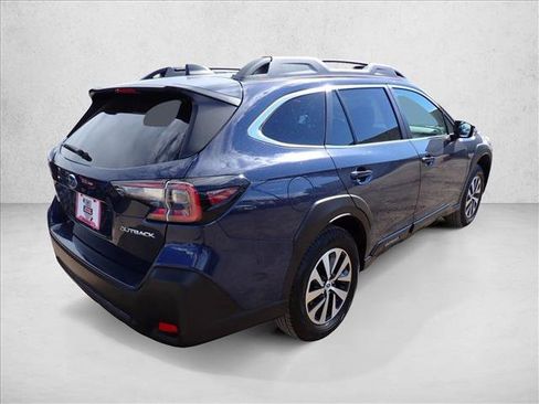 Used 2025 Subaru Outback Premium AWD/4WD image 4
