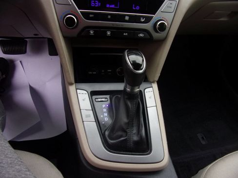 Used 2017 Hyundai Elantra SE w/ SE A/T Tech Package 03 image 18