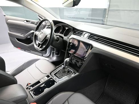 Used 2019 Volkswagen Arteon SE FWD image 12