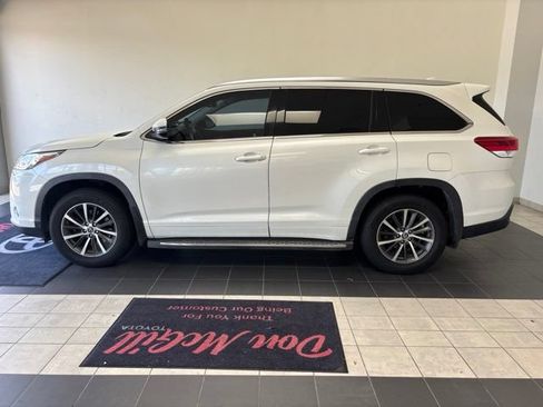Used 2017 Toyota Highlander XLE FWD image 1