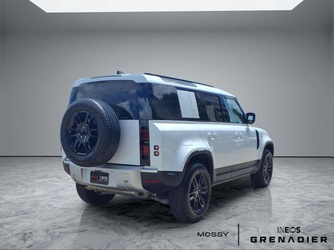 Used 2025 Land Rover Defender 110 S AWD/4WD image 7