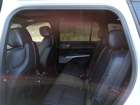 New 2026 Cadillac Vistiq Sport image 24