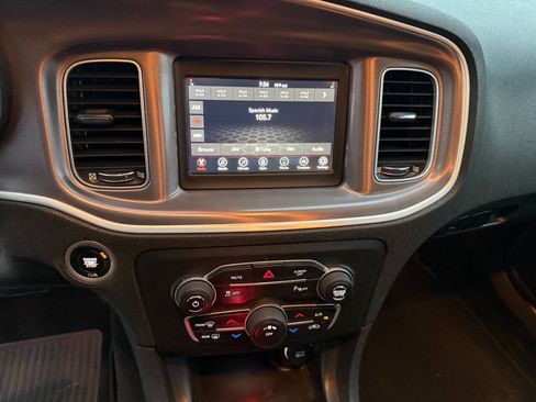 Used 2019 Dodge Charger SXT RWD image 15