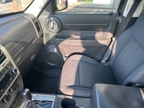 Used 2011 Dodge Nitro Heat AWD/4WD image 11