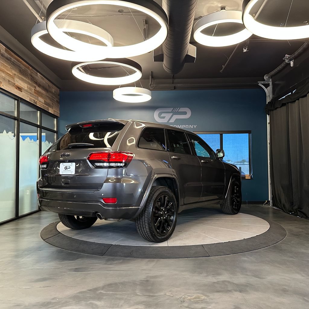 Used 2021 Jeep Grand Cherokee Laredo X AWD/4WD image 3