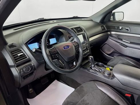Used 2019 Ford Explorer XLT w/ XLT Sport Appearance Package AWD/4WD image 11