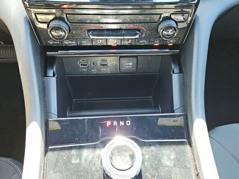 Used 2025 Jeep Grand Cherokee Laredo X AWD/4WD image 20