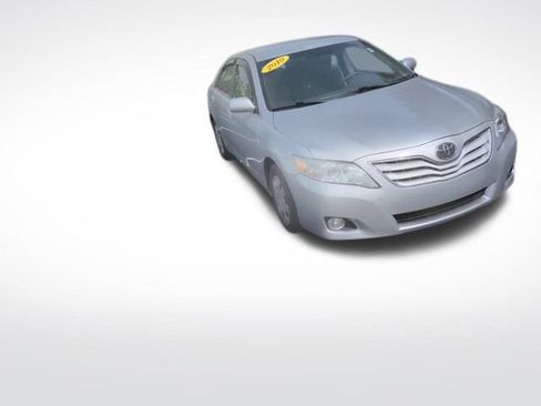 Used 2010 Toyota Camry LE image 15