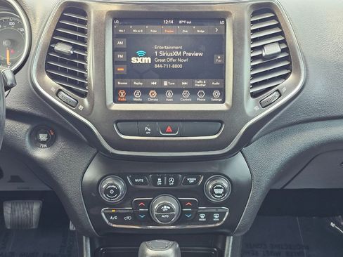 Used 2019 Jeep Cherokee Trailhawk w/ Cold Weather Group image 22