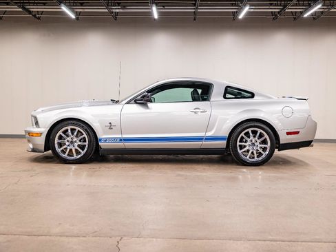 Used 2009 Ford Mustang Shelby GT500 RWD image 29