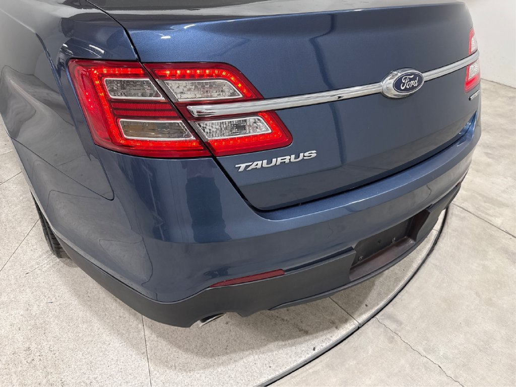 Used 2018 Ford Taurus SE FWD image 21