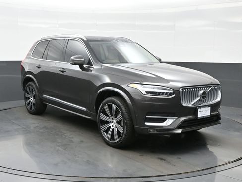 Used 2025 Volvo XC90 B6 Ultra w/ Protection Package image 8
