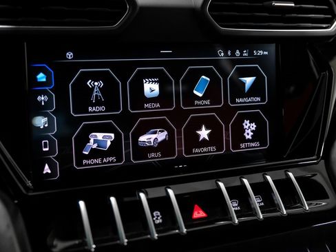 Used 2022 Lamborghini Urus image 25