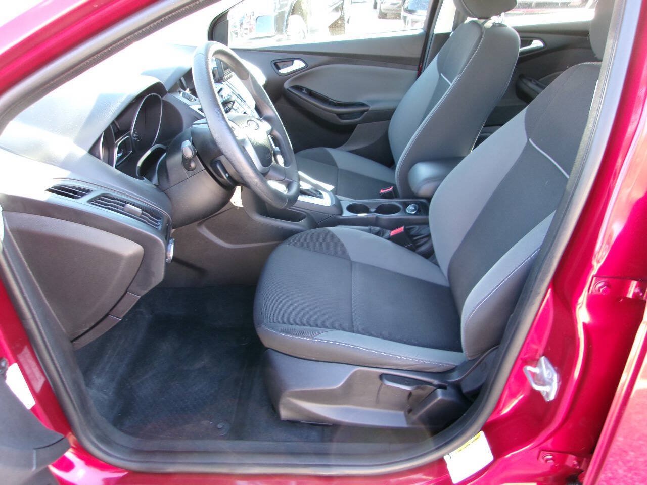 Used 2014 Ford Focus SE FWD image 7