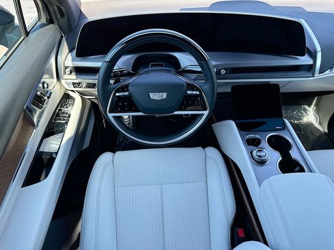 Used 2026 Cadillac Vistiq Luxury image 18