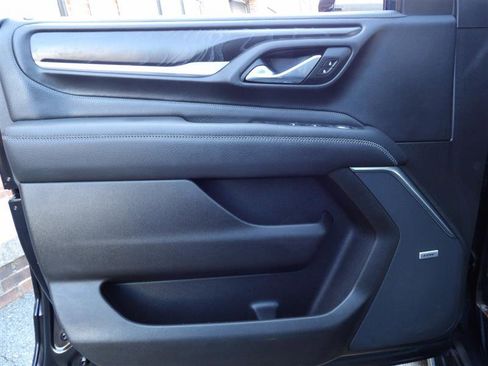 Used 2021 GMC Yukon XL Denali w/ Denali Premium Package image 32