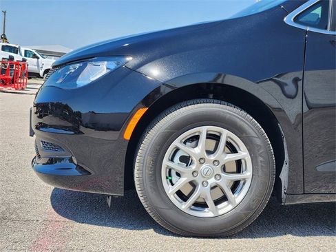 New 2026 Chrysler Voyager LX image 5