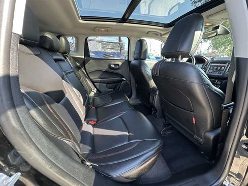 Used 2018 Jeep Compass Trailhawk w/ Leather Interior Group AWD/4WD image 35