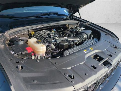 Used 2025 Jeep Grand Cherokee Altitude RWD image 22